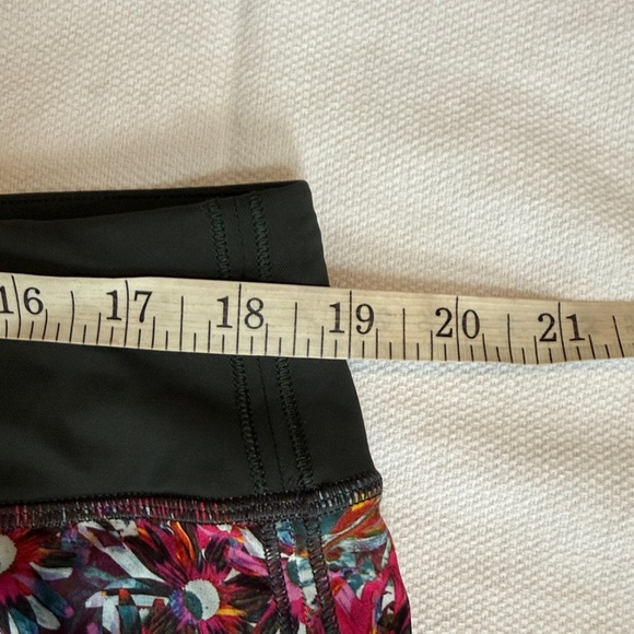 Lululemon Play Off The Pleats Skirt Floral Electric Multi/Rainforest Green (14) - Picture 9 of 13